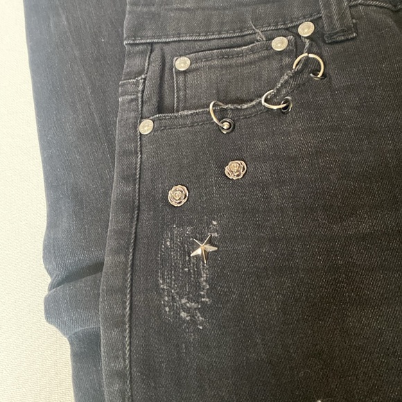 NWOT & Vintage Almost Famous Black Distressed Skinny Jeans - Picture 2 of 11